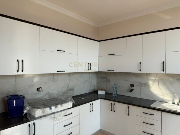 Tirane, jepet me qera Vile 3 Katshe Kati 1, 250 m² 1.200 € (Sauk i Ri)