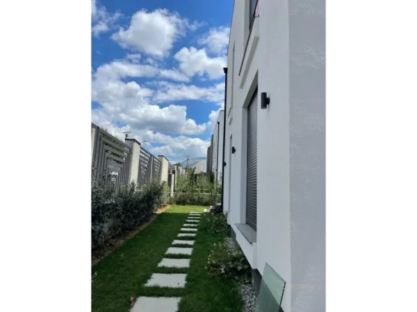 Tirane, jepet me qera Vile 2 Katshe Kati 2, 330 m² 4.000 € (Farke)