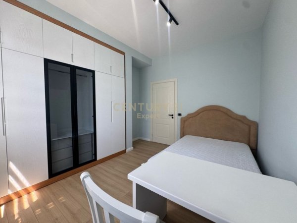 Tirane, jepet me qera Vile 3 Katshe Kati 1, 100 m² 600 € (Sauk)