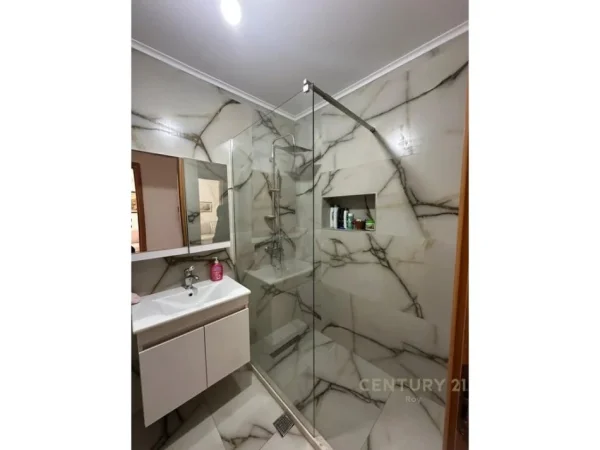 Tirane, shes apartament 1+1 Kati 3, 52 m² 115.000 € (Shkembi i Kavajes)