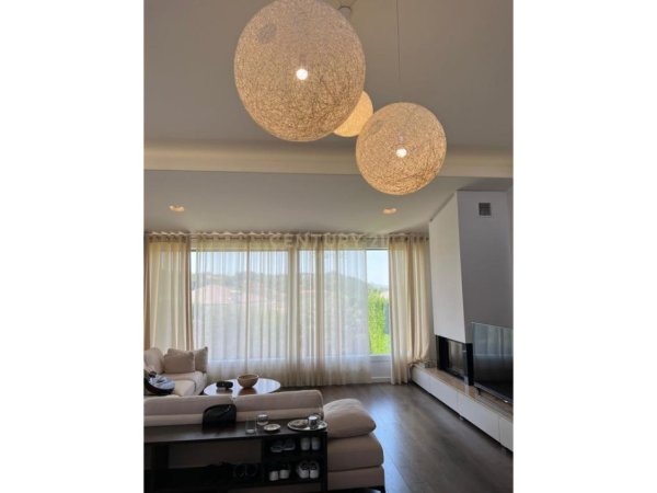 Tirane, jepet me qera Vile 4+1 Kati 2, 506 m² 3.750 € (TEG)