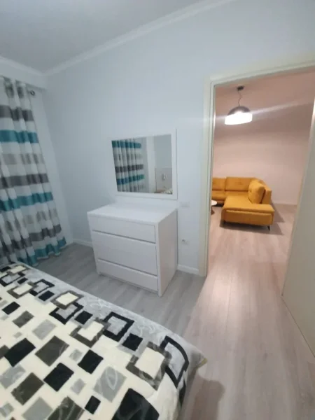 Tirane, jepet me qera apartament 1+1 Kati 2, 600 €