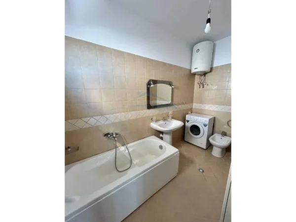 Tirane, jepet me qera apartament 2+1+2 Kati 6, 95 m² 480 €