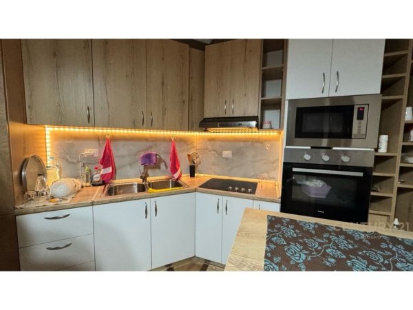 Tirane, jepet me qera apartament 2+1 Kati 3, 126 m² 500 € (Astir)