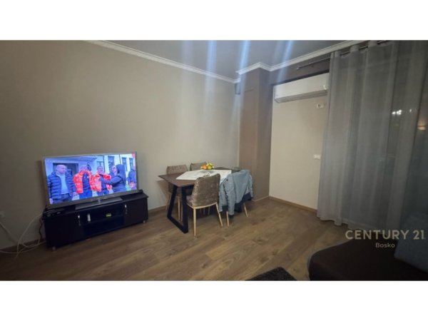 Tirane, jepet me qera apartament 2+1 Kati 3, 126 m² 500 € (Astir)