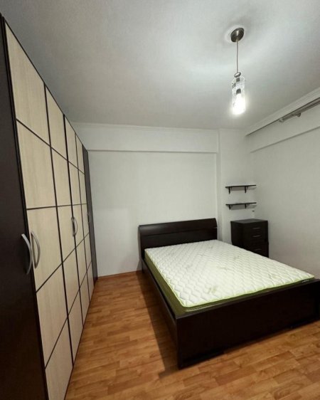 Tirane, jepet me qera apartament 1+1+Ballkon Kati 4, 80 m² 500 € (SQUARE 21)