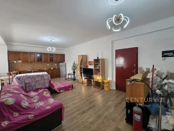 Tirane, shes apartament 2+1 Kati 8, 95 m² 135.000 € (Rruga 5 maji)