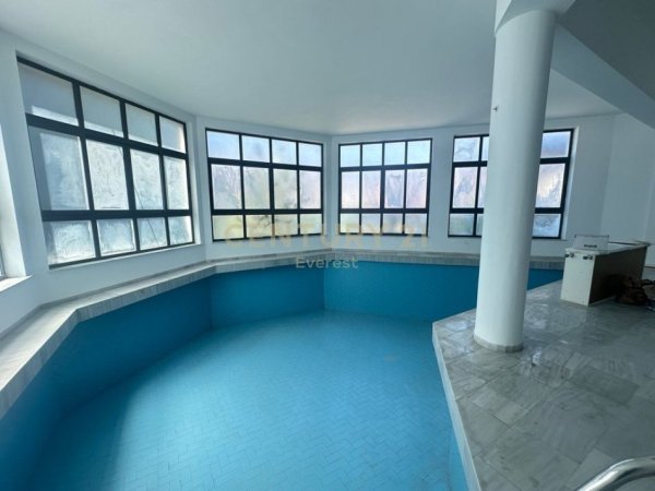 Tirane, jepet me qera Vile Kati 4, 2.307 m² 10.000 € (Vilat Gjermane)