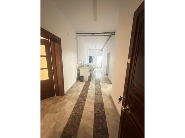Tirane, jepet me qera Vile Kati 4, 2.307 m² 10.000 € (Vilat Gjermane)
