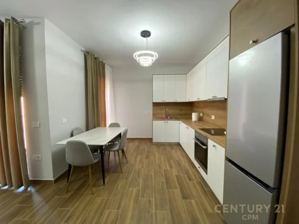 Tirane, jepet me qera apartament 2+1 Kati 7, 124 m² 750 € (ISH PROFARMA XHAMLLIK)