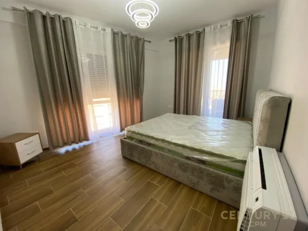 Tirane, jepet me qera apartament 2+1 Kati 7, 124 m² 750 € (ISH PROFARMA XHAMLLIK)