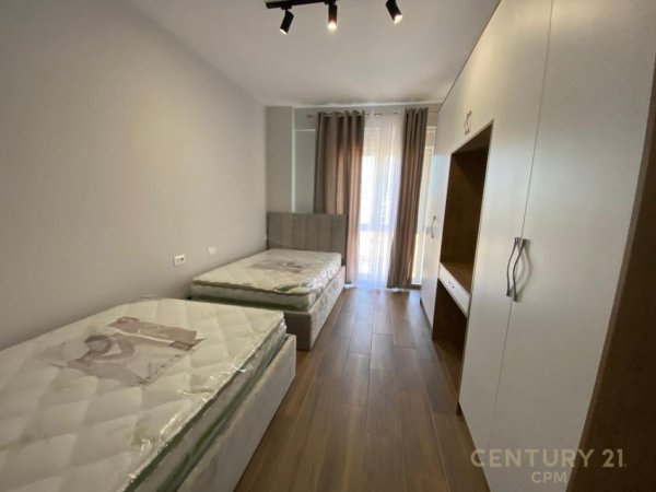 Tirane, jepet me qera apartament 2+1 Kati 7, 124 m² 750 € (ISH PROFARMA XHAMLLIK)
