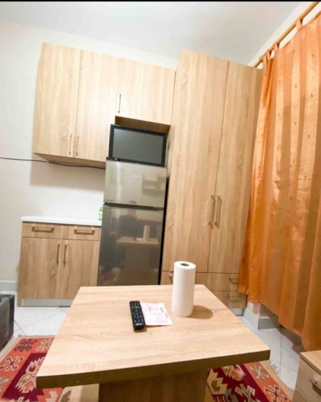 Tirane, jepet me qera garsonier 1+1 Kati 5, 30 m² 350 € 