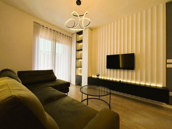 Tirane, jepet me qera apartament 2+1+Aneks+Ballkon Kati 15, 75 m² 900 € 
