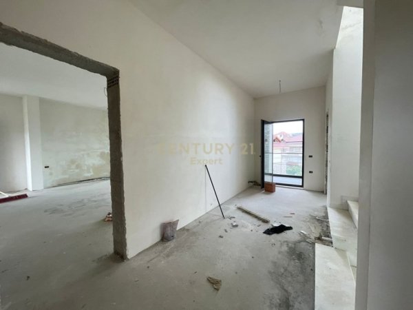Tirane, shitet Vile 5+1 , 480 m² 800.000 € (Sauk)