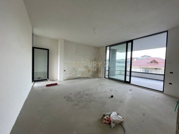 Tirane, shitet Vile 5+1 , 480 m² 800.000 € (Sauk)