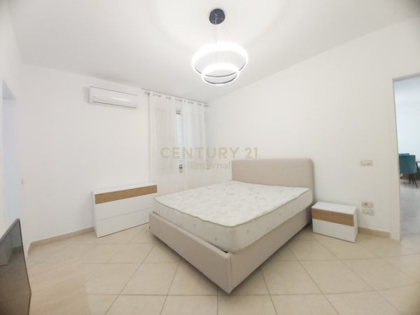 Tirane, jepet me qera apartament 2+1+Aneks+Ballkon Kati 1, 120 m² 600 € (Perballe me Fondacionin Eleonore)