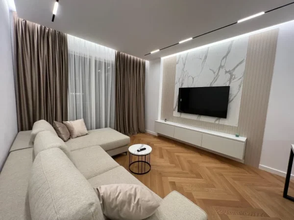 Tirane, jepet me qera apartament 1+1+Ballkon Kati 4, 70 m² 900 € (355693414015)