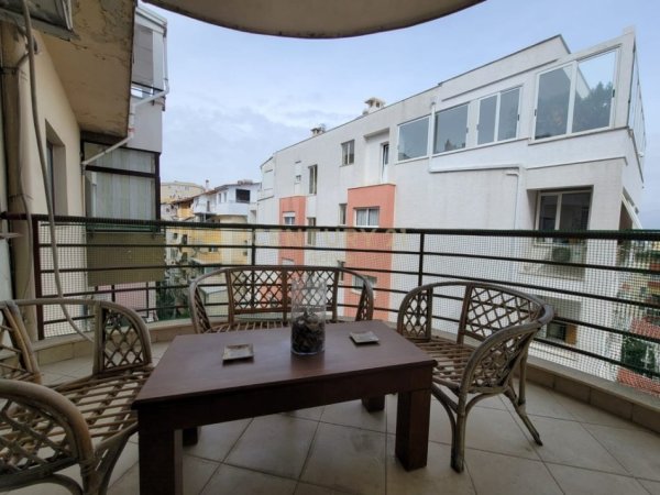 Tirane, jepet me qera apartament 2+1 Kati 3, 120 m² 600 € (Prane Fondacionit Eleonore)