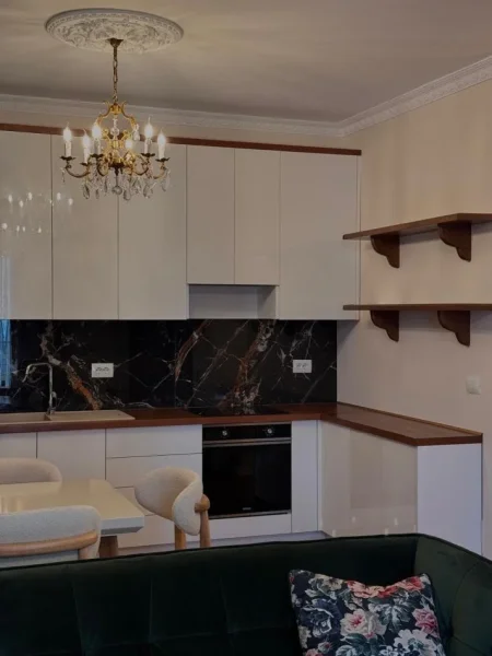 Tirane, jap me qera apartament 2+1 Kati 3, 109 m² 750 € (porcelan)