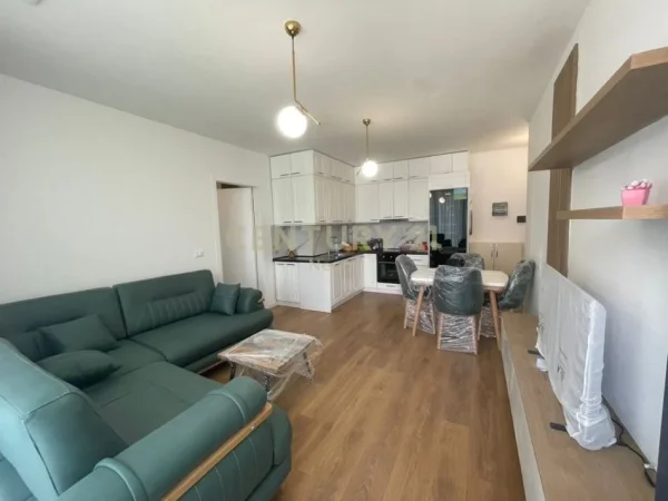 Tirane, jepet me qera apartament 2+1 Kati 3, 85 m² 1.300 € (Lake View Residence)