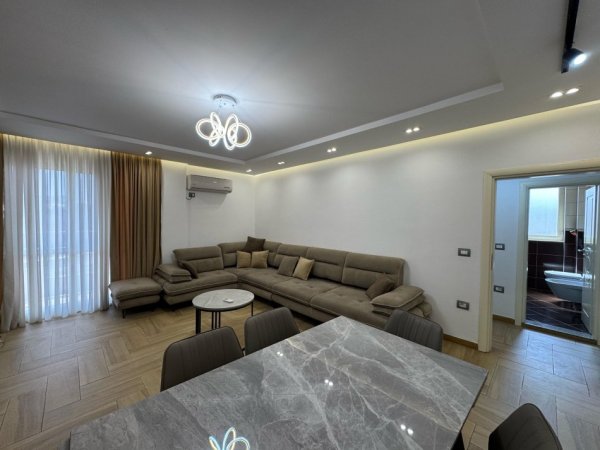 Tirane, jepet me qera apartament 2+1 Kati 4, 110 m² 800 € (Mozaiku i Tiranes)