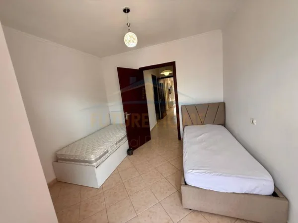 Tirane, shitet apartament 2+1+Ballkon Kati 7, 98 m² 125.000 € (Prane viles L)  UNA56014