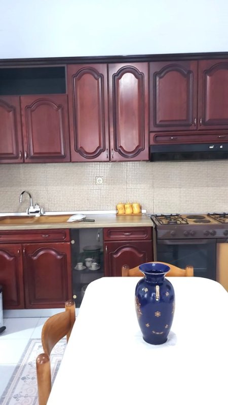 Jepet me Qera Super Apartament 2+1 ne Qender te Tiranes tek Shallvaret, 650 €uro