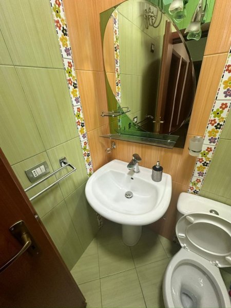 Tirane, jepet me qera apartament 2+1+Ballkon Kati 5, 100 m² 500 € (Xhamllik,Rruga Selman Riza,Mbi Maternitetin e Ri)