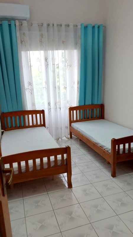 Jepet me Qera Super Apartament 2+1 ne Qender te Tiranes tek Shallvaret, 650 €uro