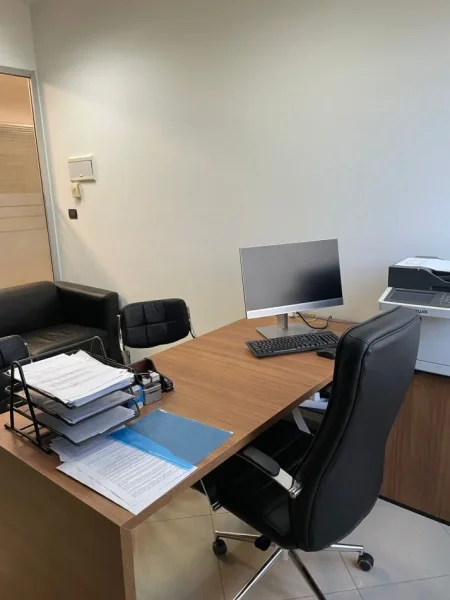 Tirane, jap me qera zyre Kati 4, 16 m² 450 € (Kullat Binjake)