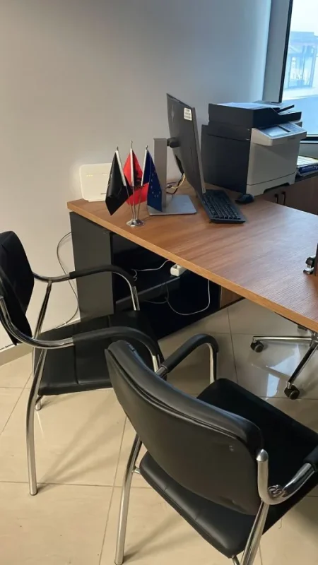 Tirane, jap me qera zyre Kati 4, 16 m² 450 € (Kullat Binjake)