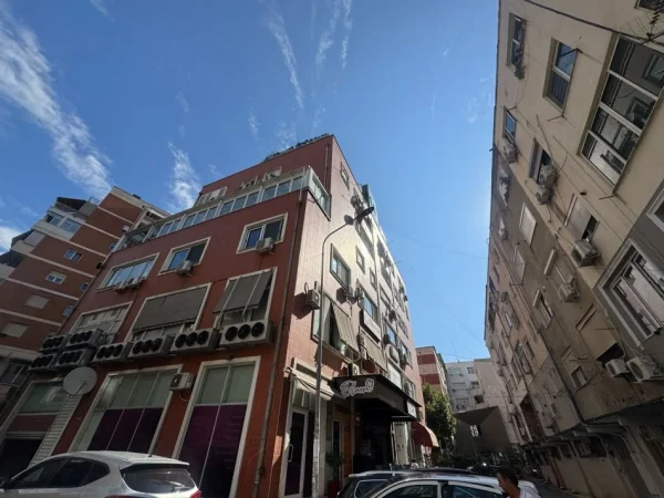 Tirane, jepet me qera ambjent biznesi Kati 0, 200 m² 4.000 € (Qender)