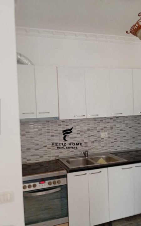 Tirane, jepet me qera apartament 1+1 Kati 6, 70 m² 350 € (PRANE BAR ARTISTIT)