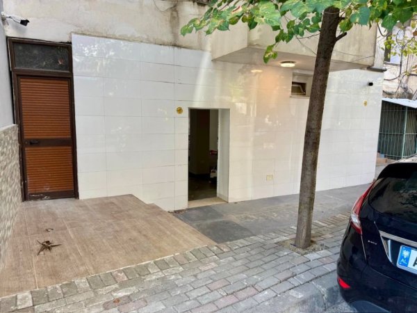 Tirane, jepet me qera ambjent biznesi Kati 0, 115 m² 700 € (Njazi Meka)