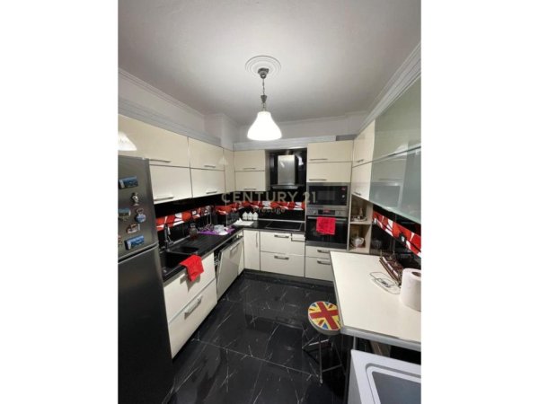 Tirane, jepet me qera apartament 2+1 Kati 6, 130 m² 1.200 € (Bllok)