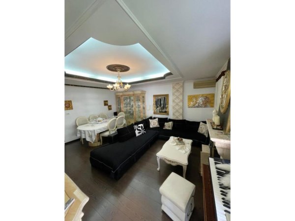Tirane, jepet me qera apartament 2+1 Kati 6, 130 m² 1.200 € (Bllok)