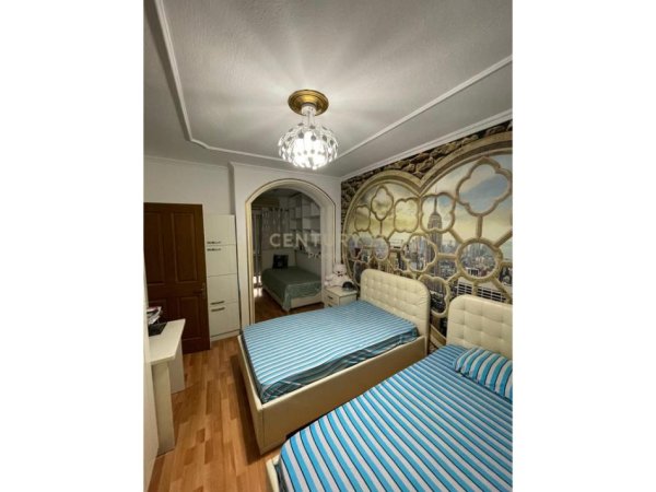 Tirane, jepet me qera apartament 2+1 Kati 6, 130 m² 1.200 € (Bllok)