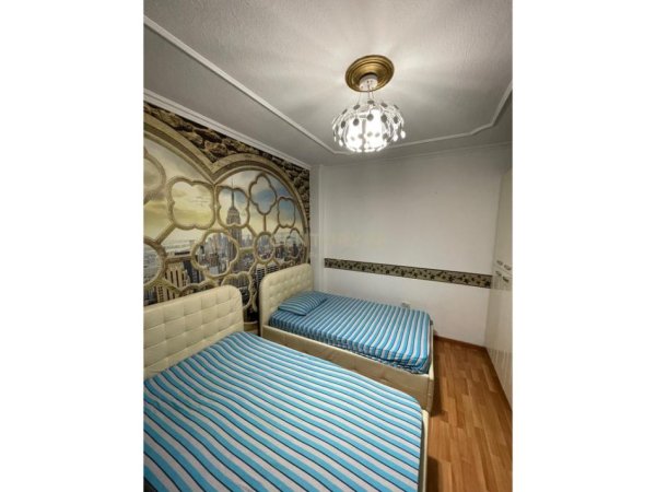 Tirane, jepet me qera apartament 2+1 Kati 6, 130 m² 1.200 € (Bllok)