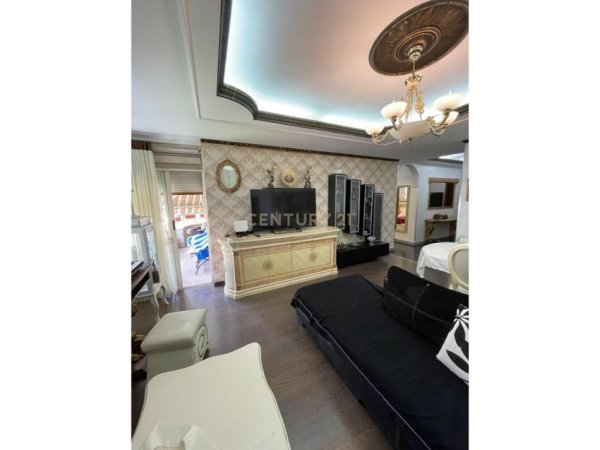 Tirane, jepet me qera apartament 2+1 Kati 6, 130 m² 1.200 € (Bllok)