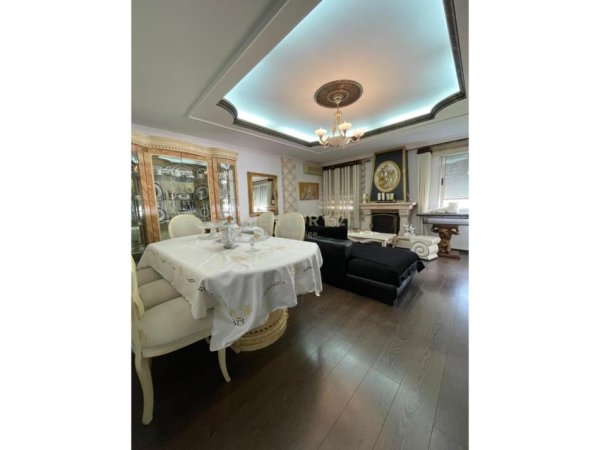 Tirane, jepet me qera apartament 2+1 Kati 6, 130 m² 1.200 € (Bllok)