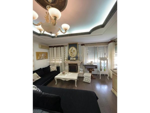 Tirane, jepet me qera apartament 2+1 Kati 6, 130 m² 1.200 € (Bllok)
