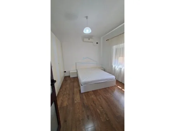 Tirane, jepet me qera apartament 2+1 Kati 2, 76 m² 700 € (Rruga Mine Peza)