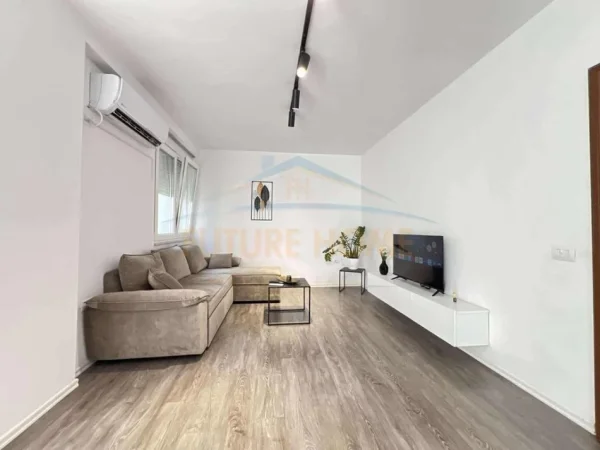 Tirane, jepet me qera apartament 1+1 Kati 5, 73 m² 700 € (Pazari i Ri)