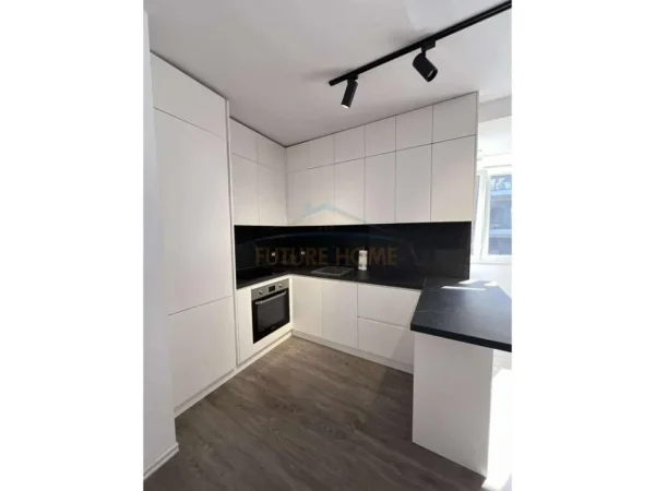 Tirane, jepet me qera apartament 1+1 Kati 5, 73 m² 700 € (Pazari i Ri)
