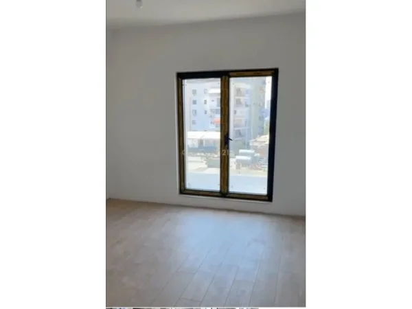 Tirane, shitet apartament 2+1+Ballkon Kati 5, 105 m² 294.000 € (Rruga e Barrikadave)
