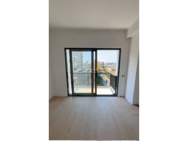 Tirane, shitet apartament 2+1+Ballkon Kati 5, 105 m² 294.000 € (Rruga e Barrikadave)