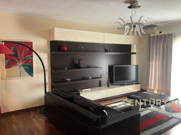 Tirane, jepet me qera apartament 2+1+Ballkon Kati 10, 120 m² 1.500 € (RTSH)