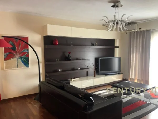 Tirane, jepet me qera apartament 2+1+Ballkon Kati 10, 120 m² 1.500 € (RTSH)