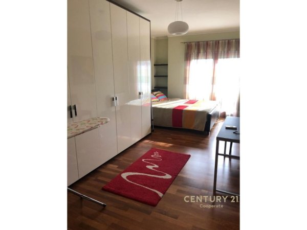 Tirane, jepet me qera apartament 2+1+Ballkon Kati 10, 120 m² 1.500 € (RTSH)